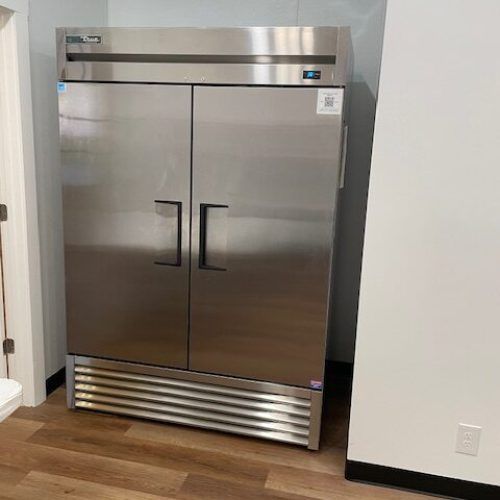 Two-door commercial refrigerator